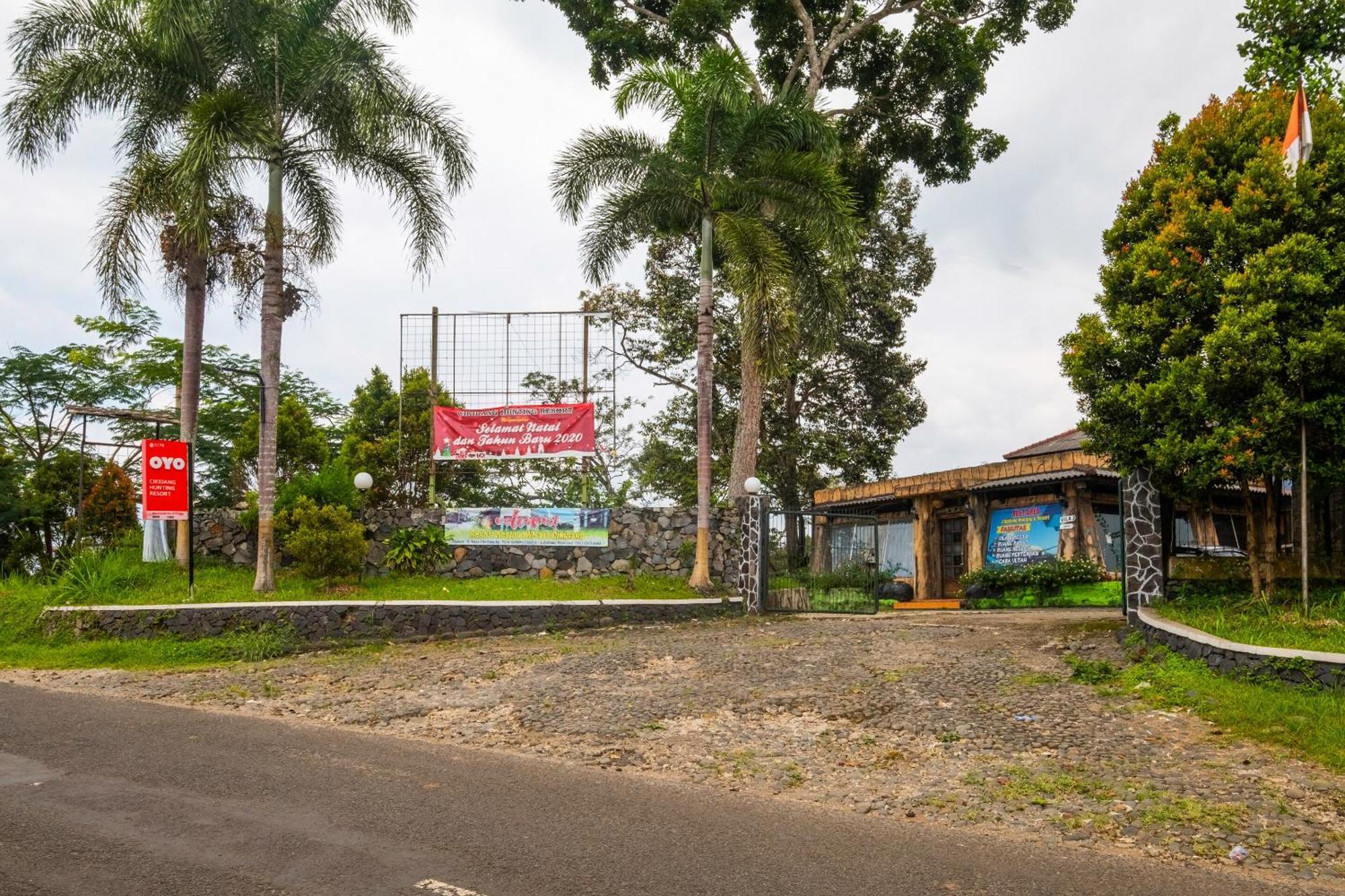 Oyo 2278 Cikidang Hunting Resort Sukabumi Esterno foto