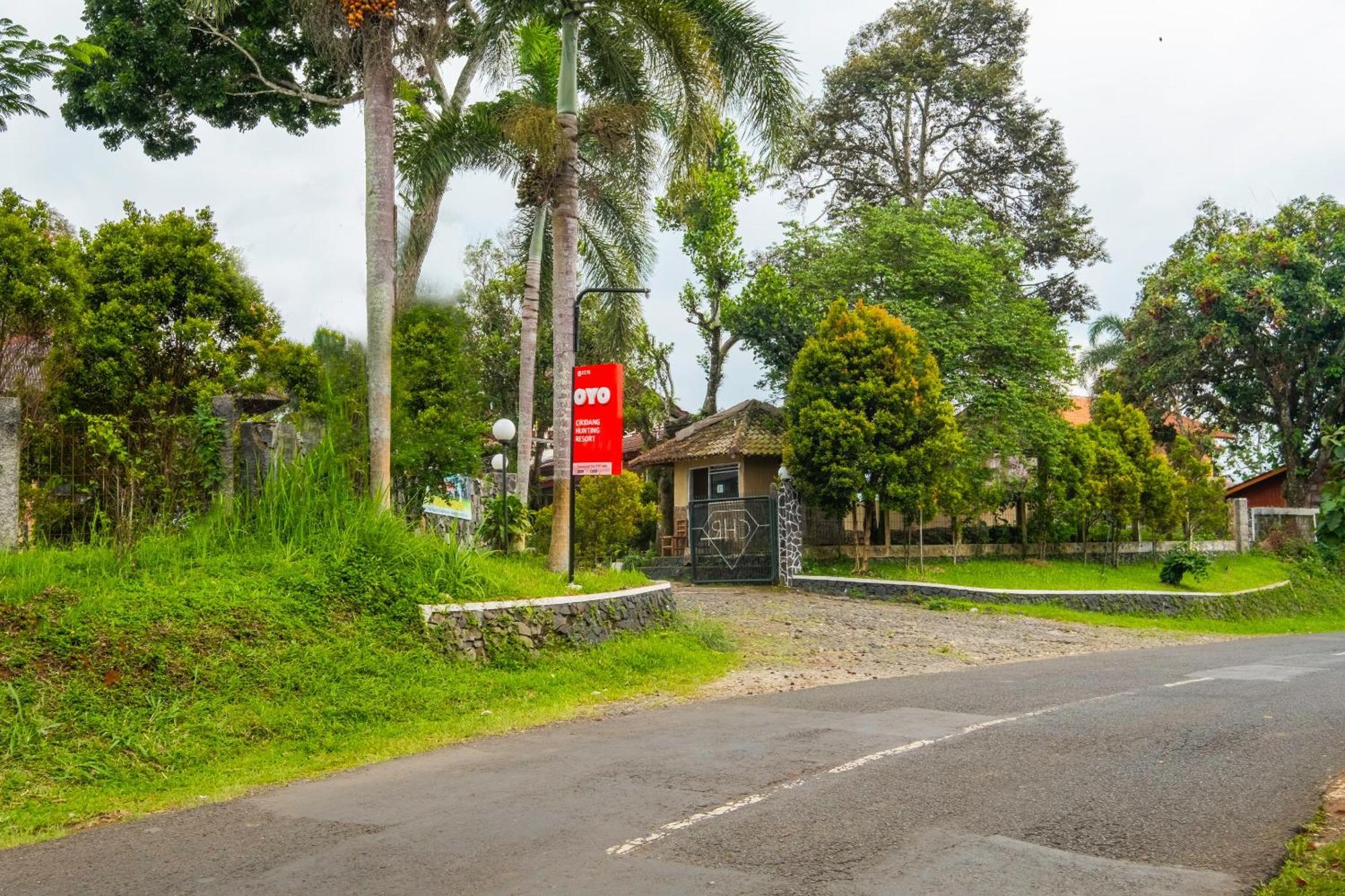 Oyo 2278 Cikidang Hunting Resort Sukabumi Esterno foto